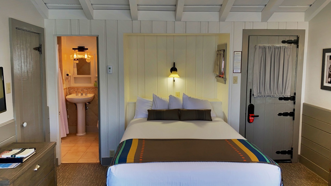 Photo of Bedroom in Grand Canyon Village