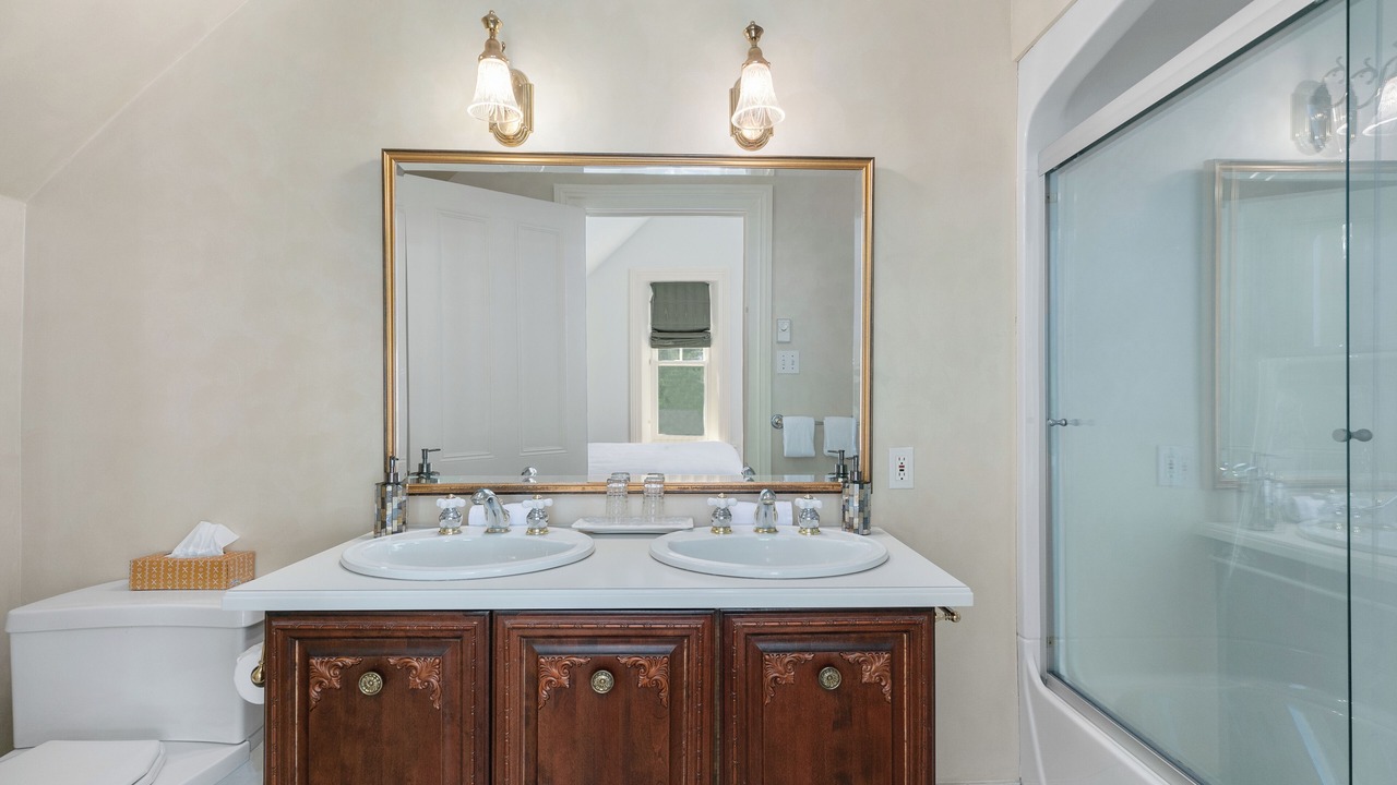 Photo of Bathroom in Cowansville