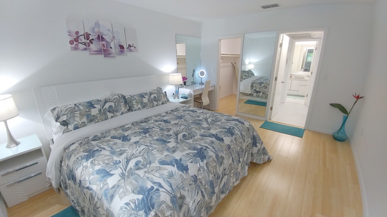 Photo of Bedroom in Downtown Hollywood