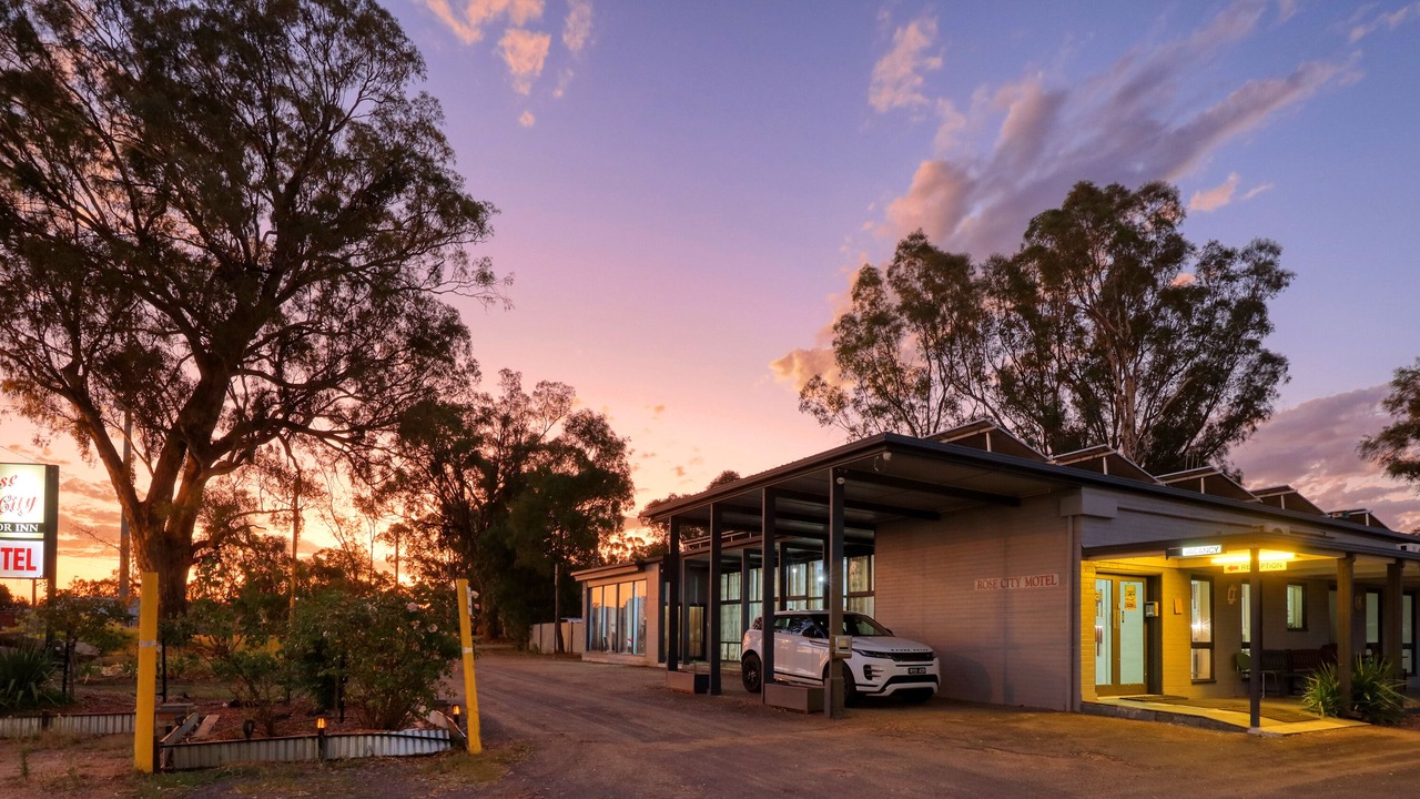 Photo of Buildings in Benalla West