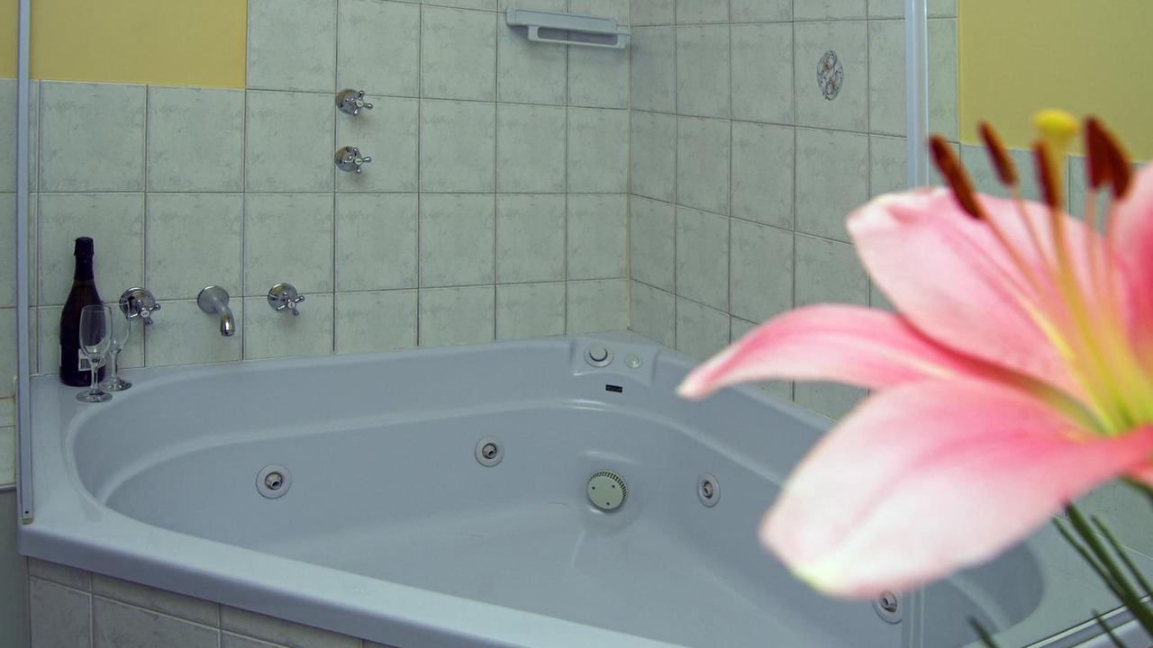 Photo of Bathroom in Strathalbyn