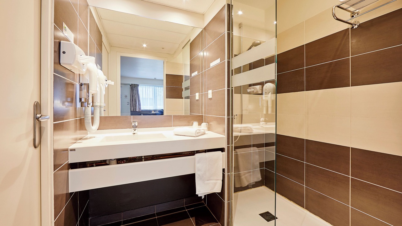 Photo of Bathroom in Crevin