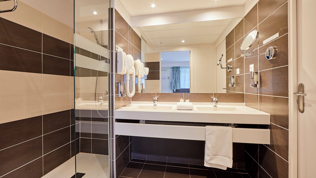 Photo of Bathroom in Crevin