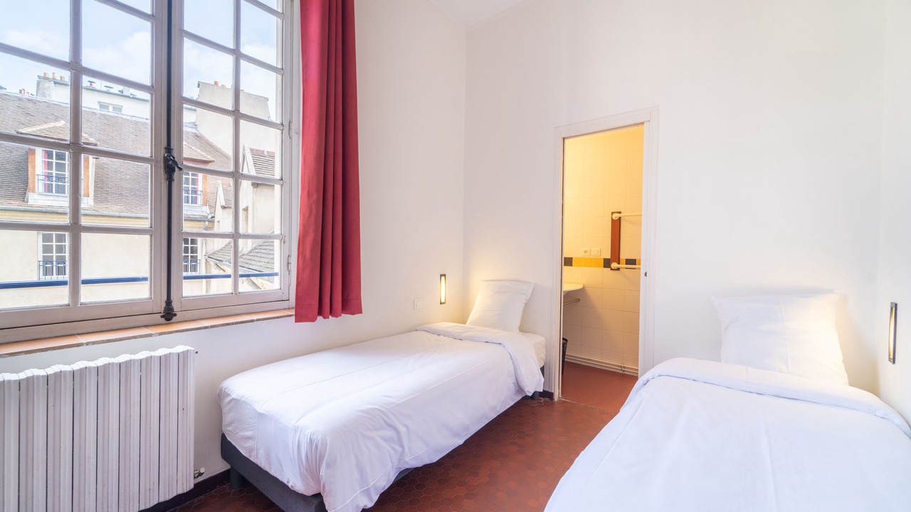 Photo of Bedroom in 4th Arrondissement