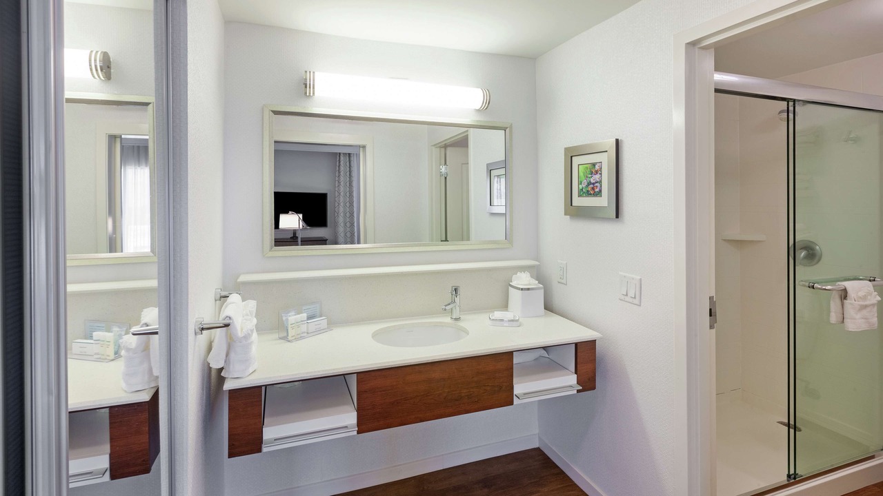 Photo of Bathroom in Greater Greenspoint