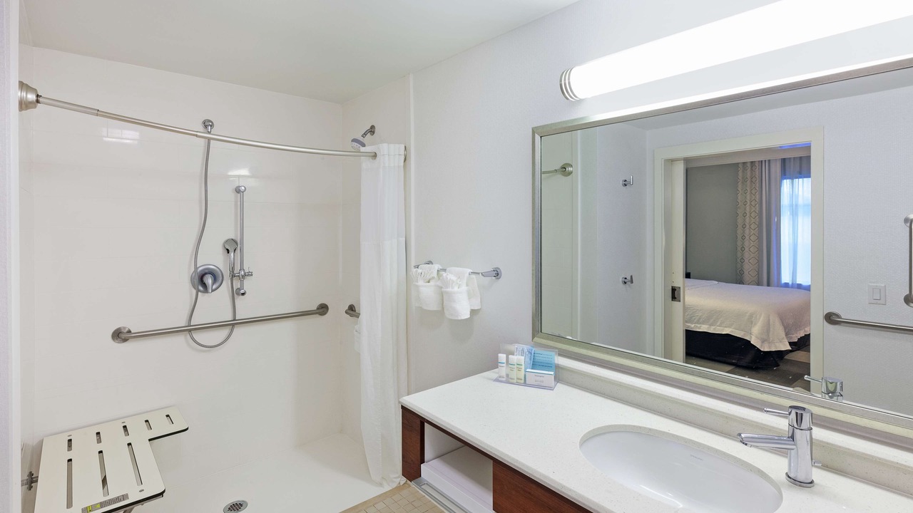 Photo of Bathroom in Greater Greenspoint