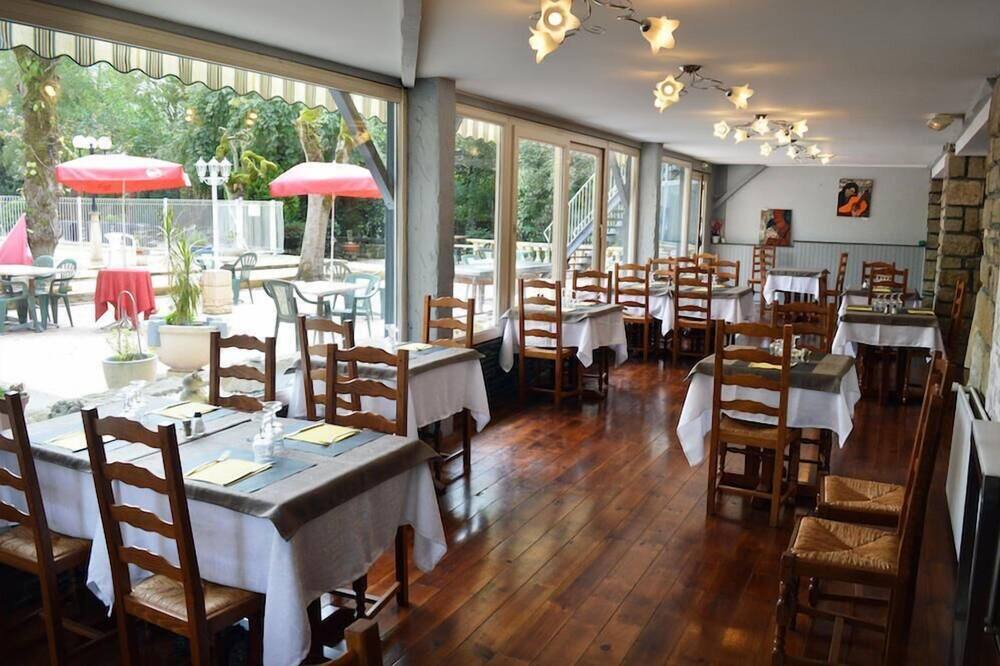 Photo of Others in Larche