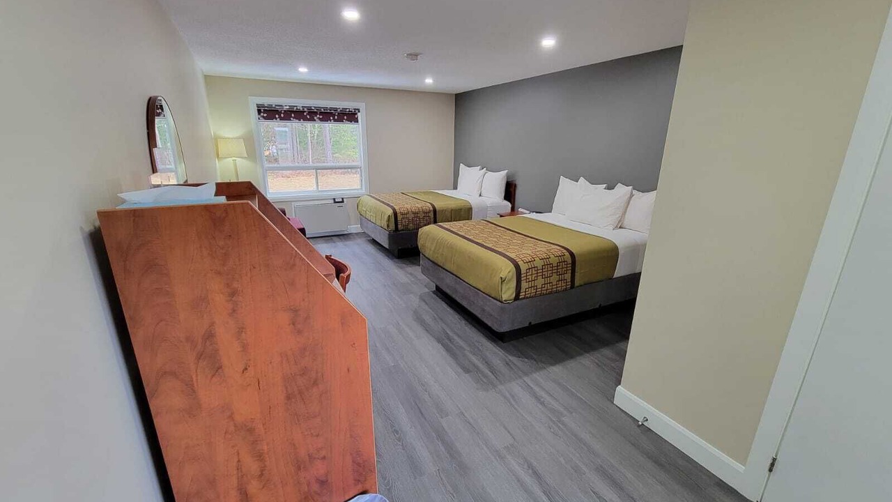 Photo of Bedroom in Laurentian Hills