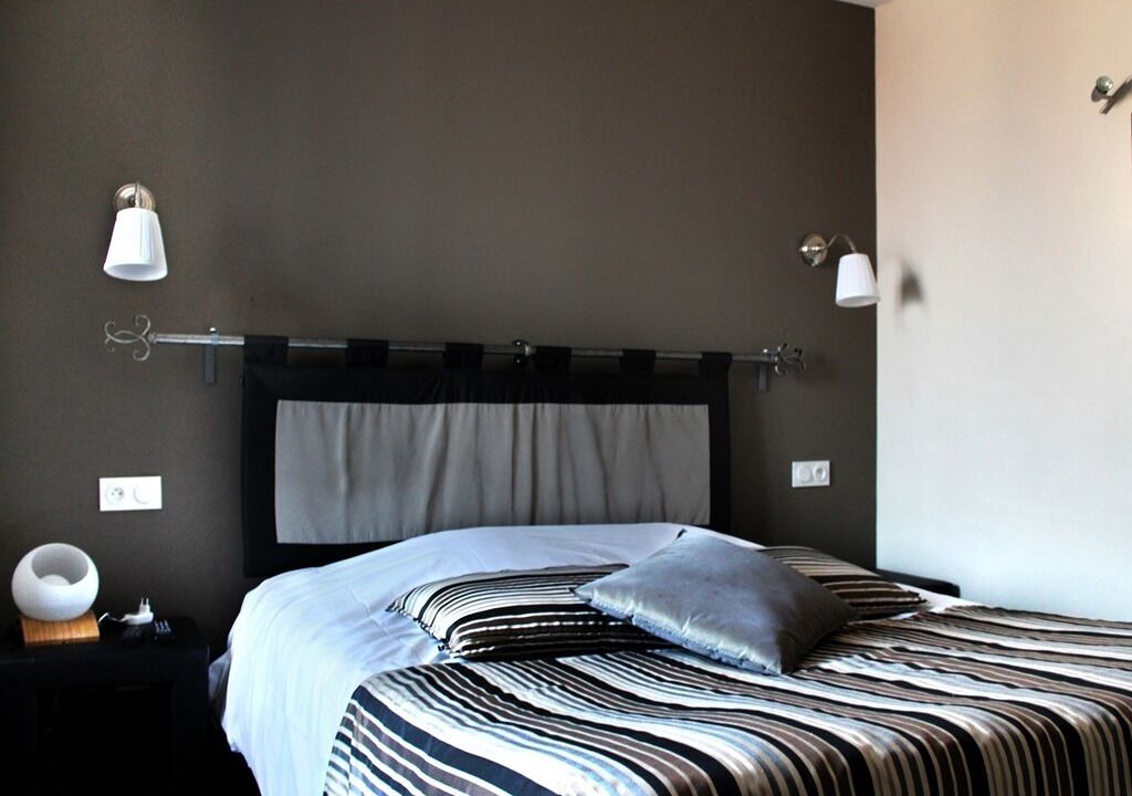 Photo of Bathroom in Lens