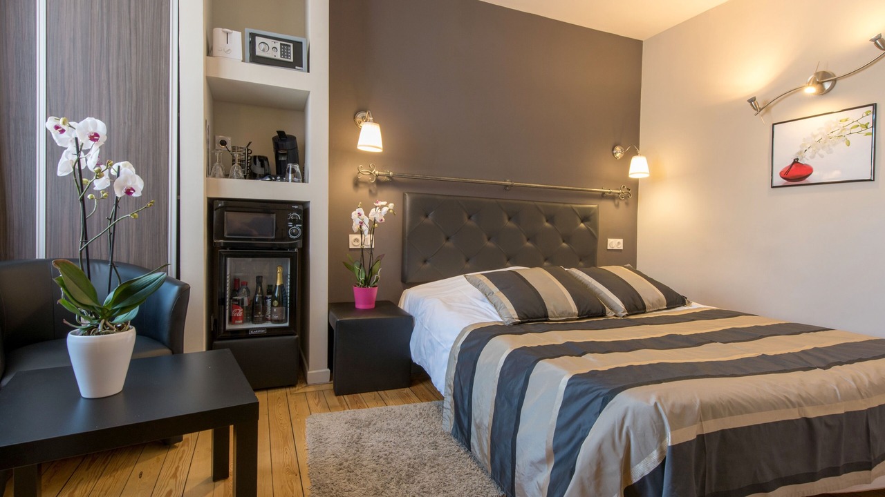 Photo of Bathroom in Lens