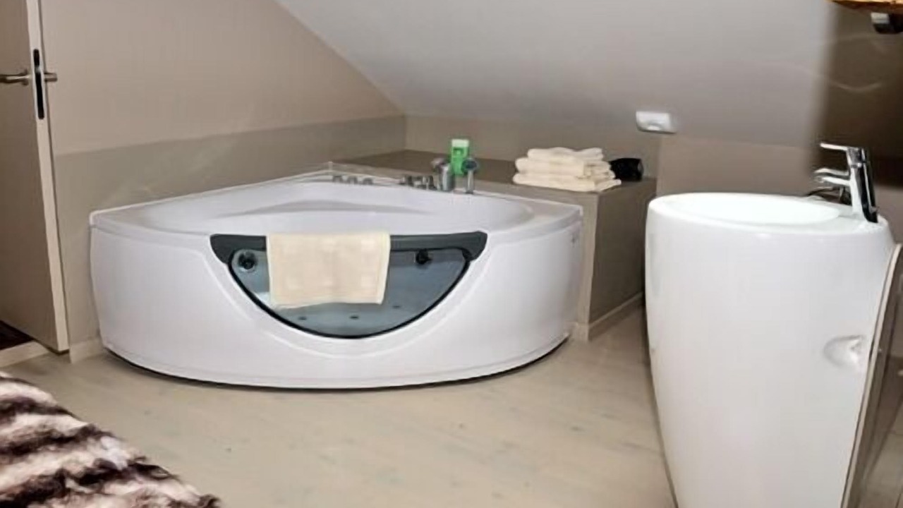 Photo of Bathroom in Bully