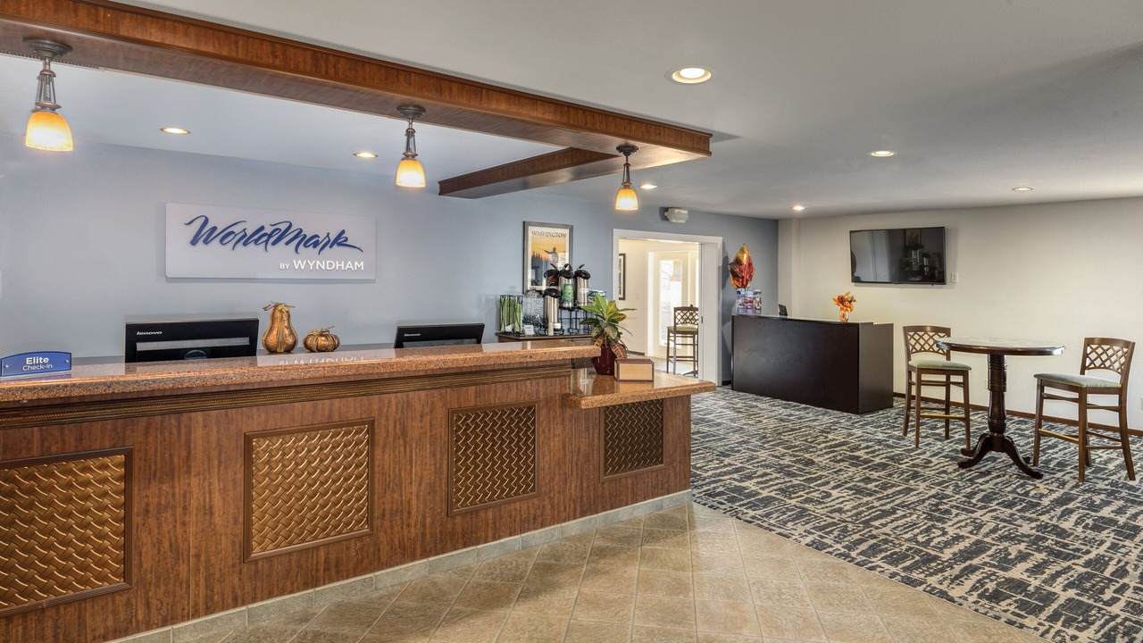 Photo of Others in Downtown Leavenworth