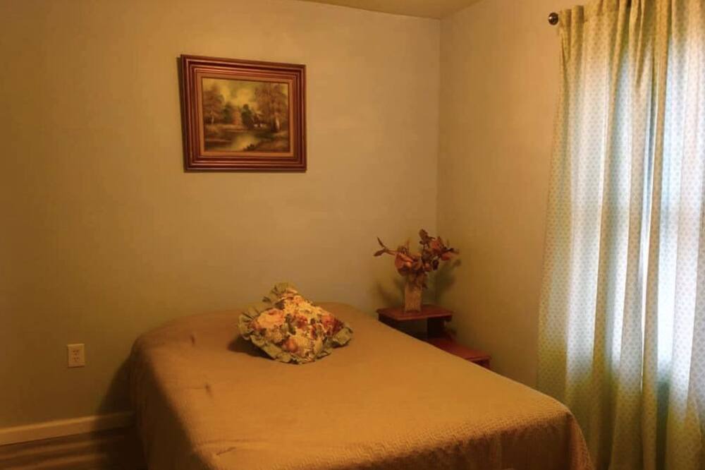 Photo of Bedroom in Houghton Lake