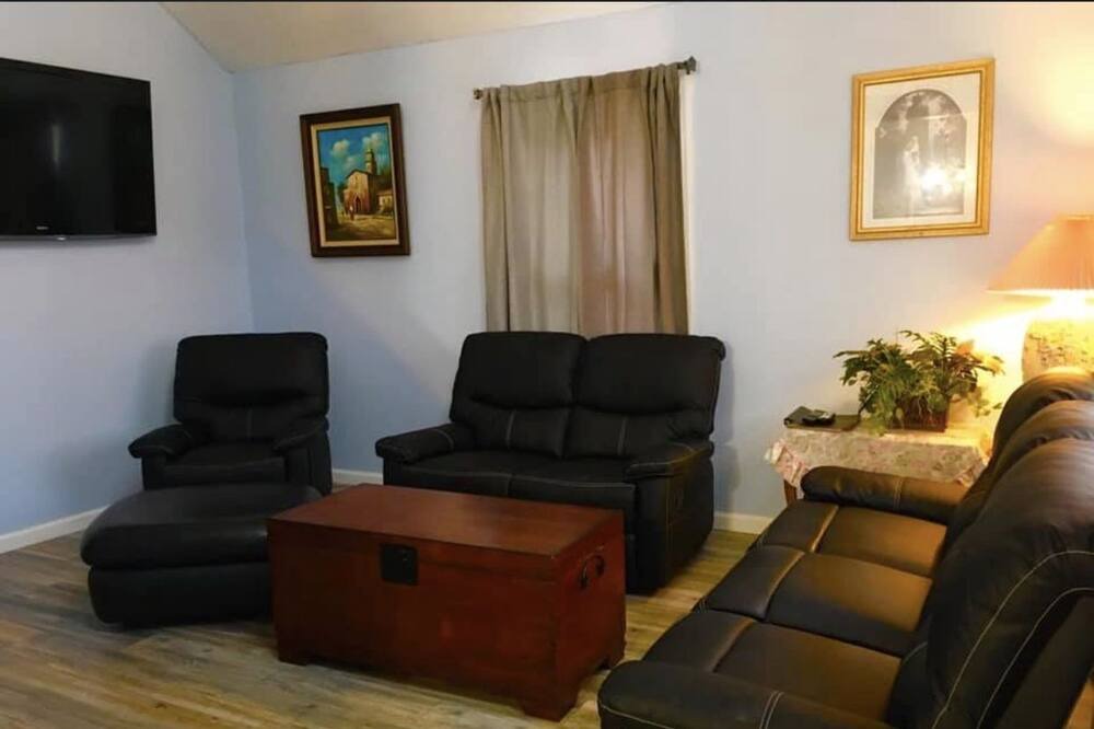 Photo of Livingroom in Houghton Lake