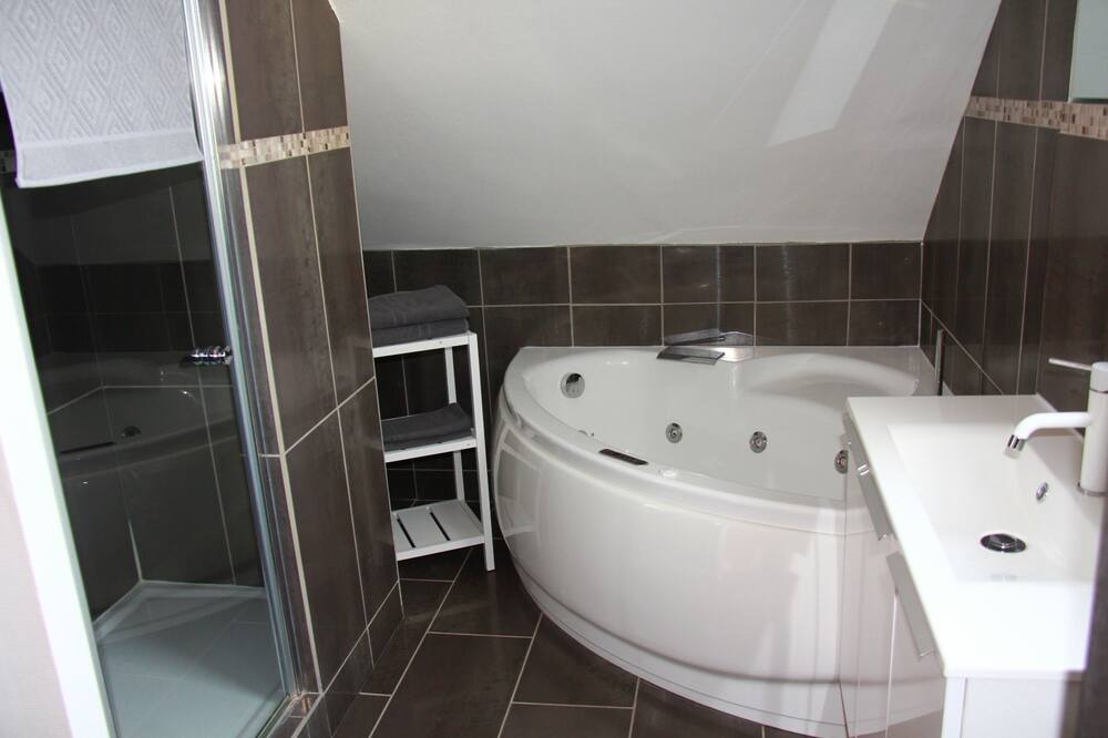 Photo of Bathroom in Roissy-en-France