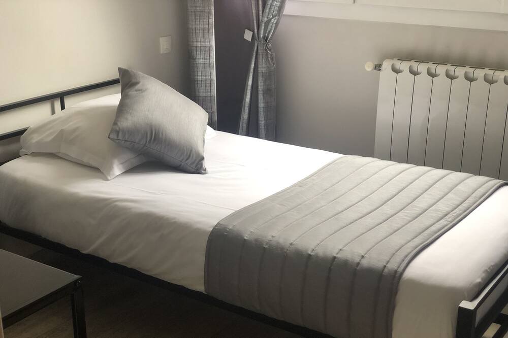 Photo of Bedroom in Roissy-en-France