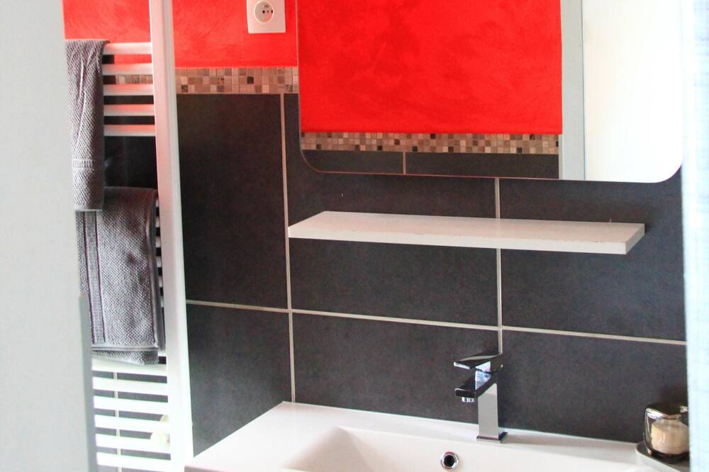 Photo of Bathroom in Roissy-en-France
