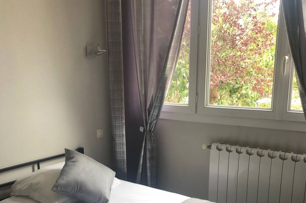 Photo of Bedroom in Roissy-en-France