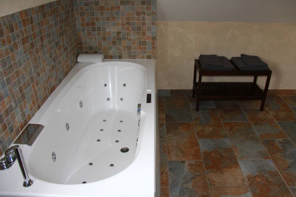 Photo of Bathroom in Roissy-en-France