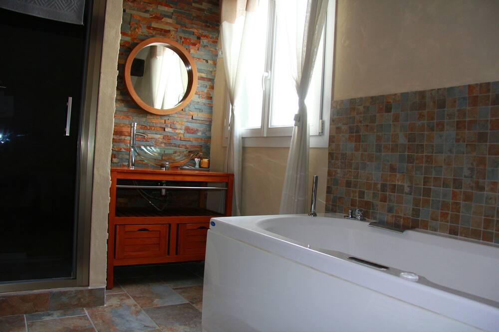 Photo of Bathroom in Roissy-en-France