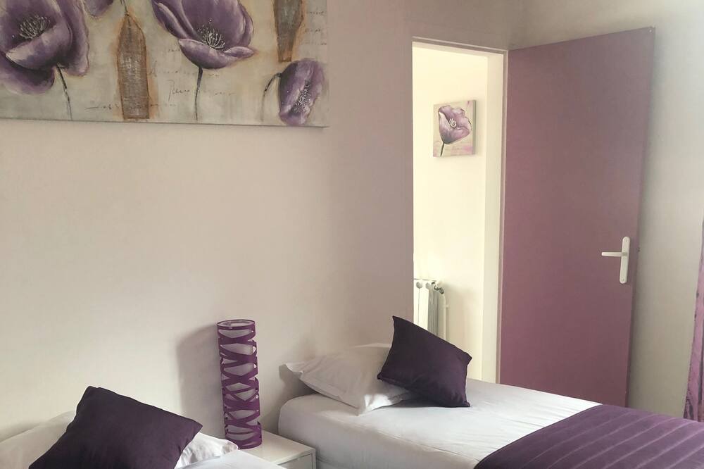 Photo of Bedroom in Roissy-en-France