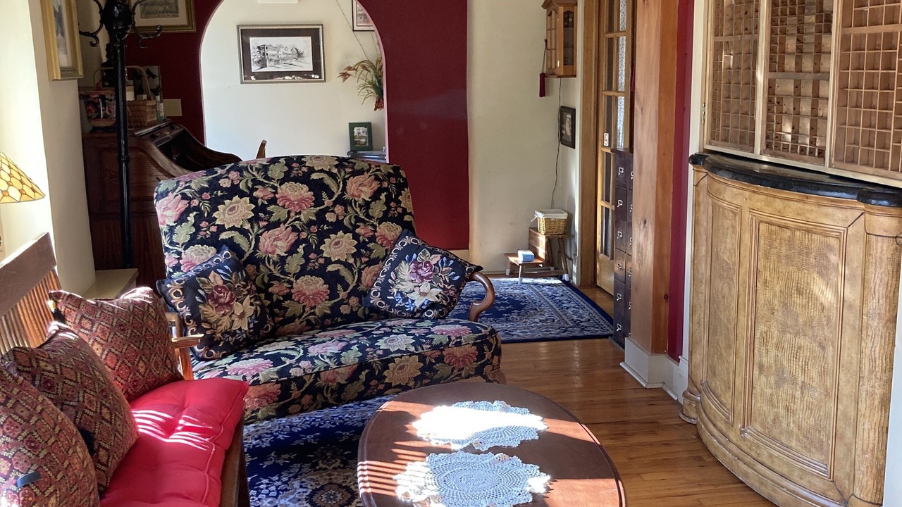 Photo of Livingroom in Eureka Springs Historic District