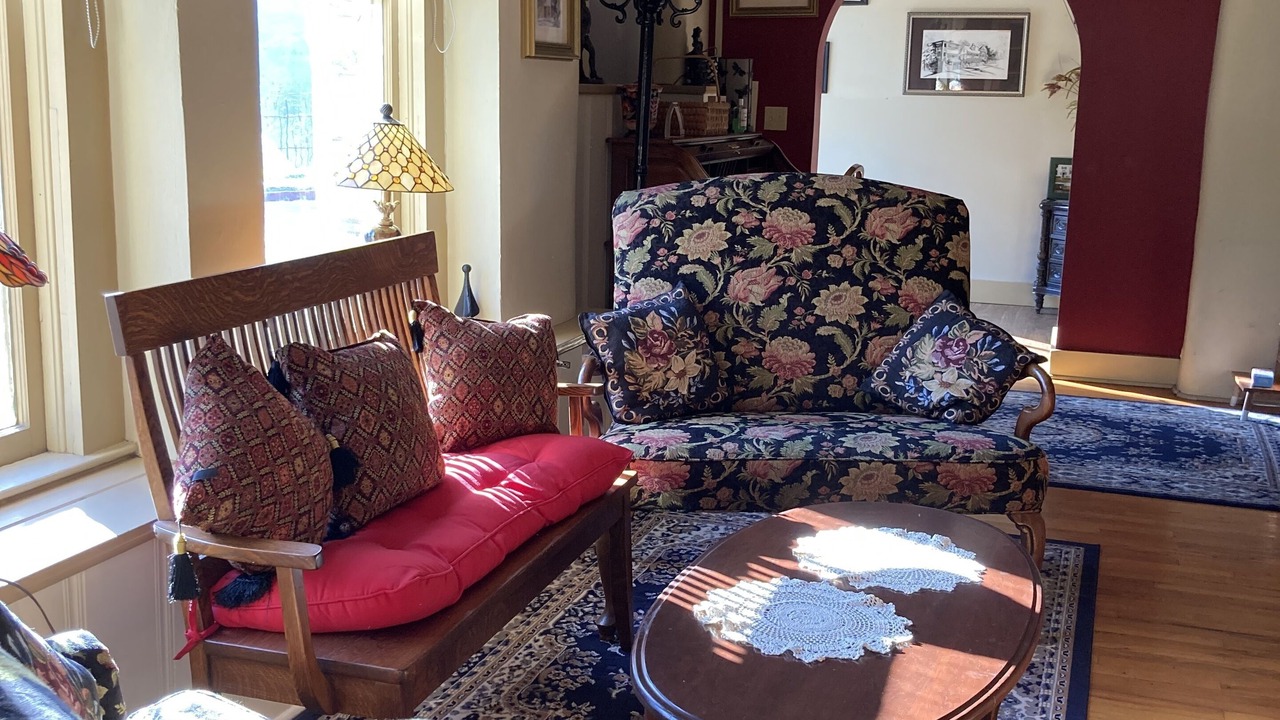 Photo of Livingroom in Eureka Springs Historic District