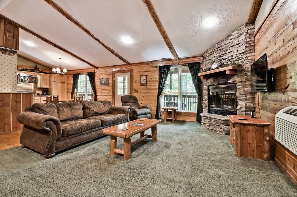 Photo of Livingroom in Sylvan Shores