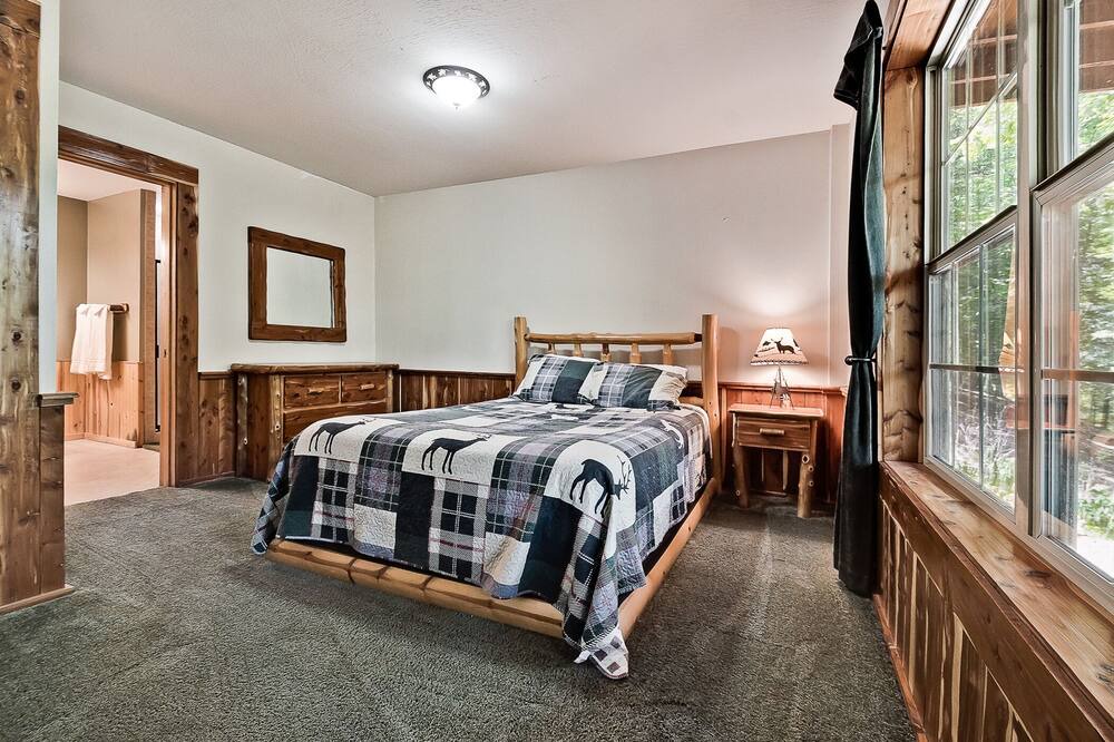 Photo of Bedroom in Sylvan Shores