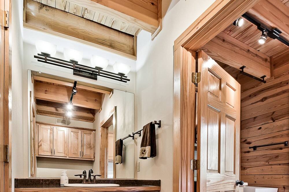 Photo of Bathroom in Sylvan Shores