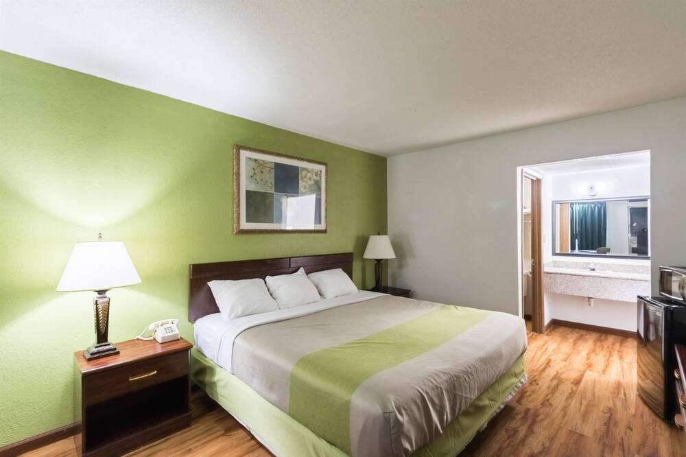 Photo of Bedroom in Mattoon