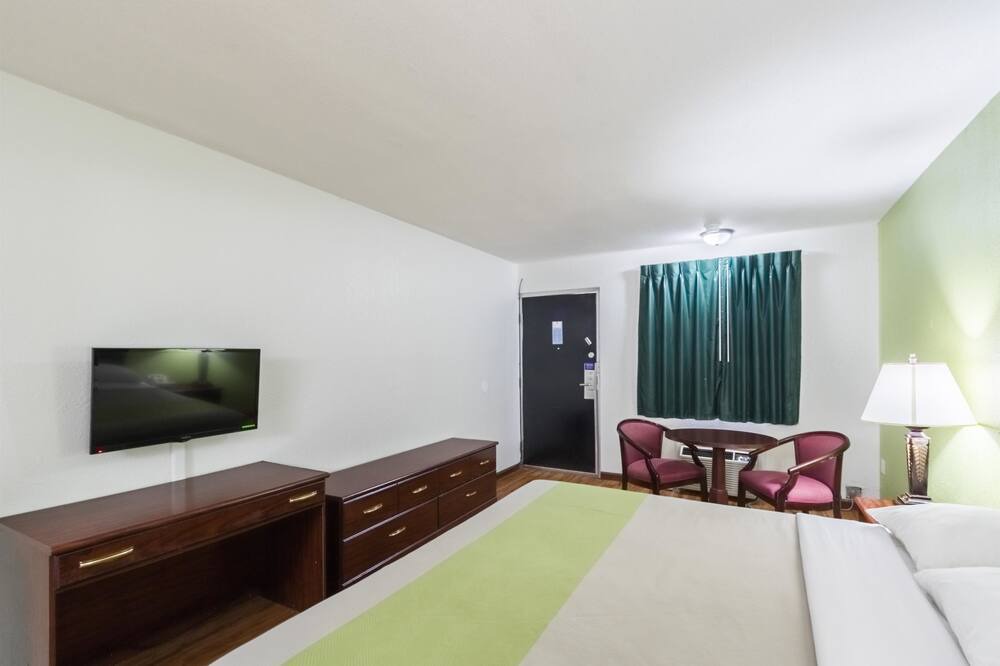 Photo of Bedroom in Mattoon