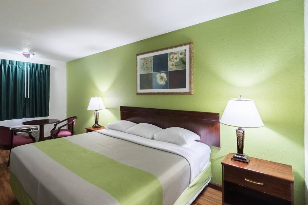 Photo of Bedroom in Mattoon