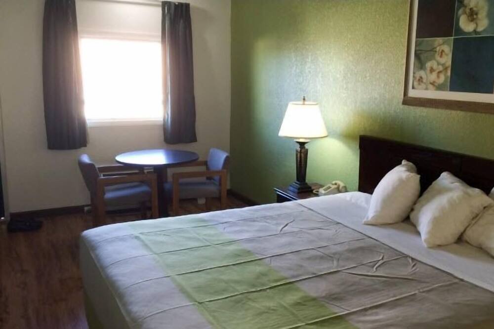 Photo of Bedroom in Mattoon
