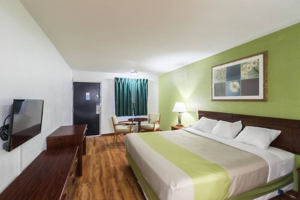 Photo of Bedroom in Mattoon