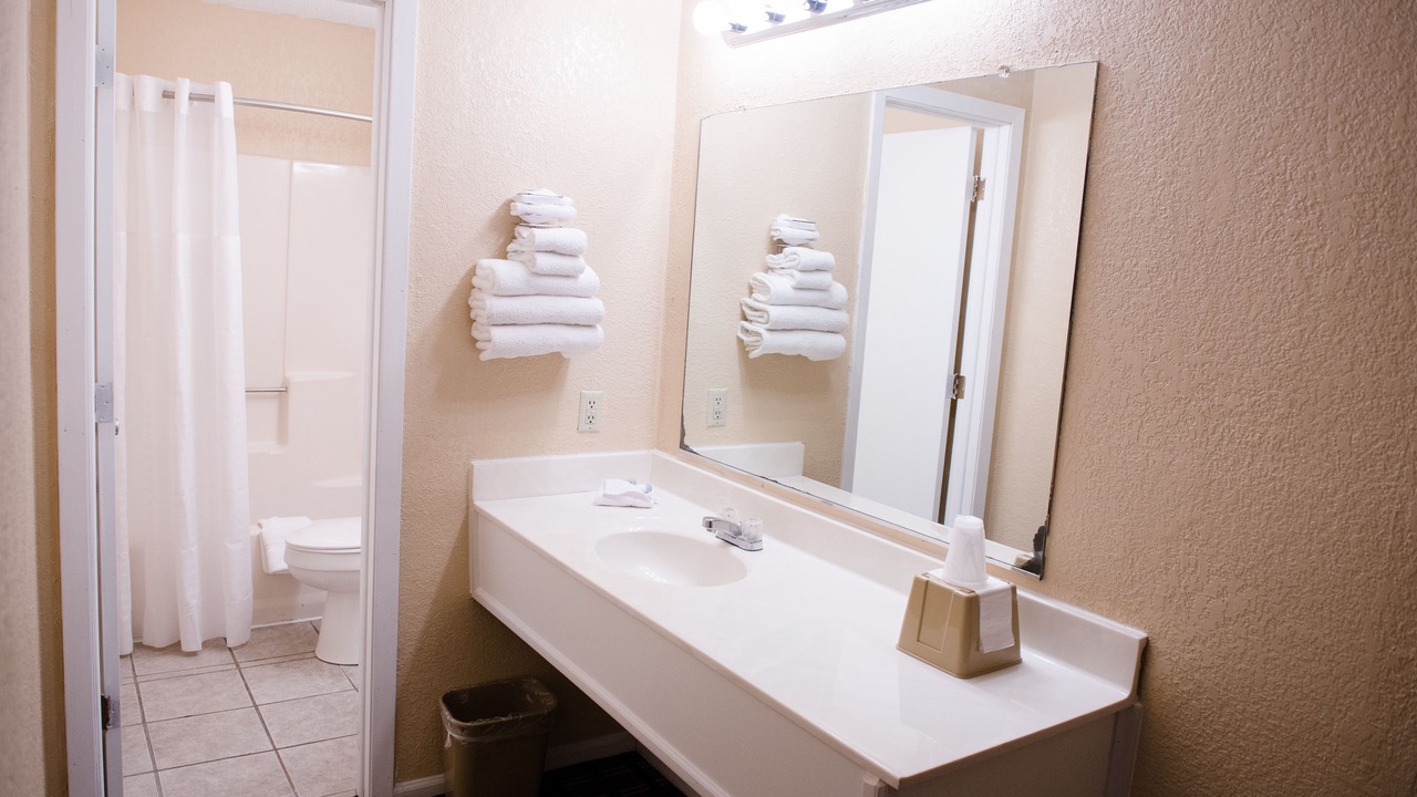 Photo of Bathroom in Grandview Plaza