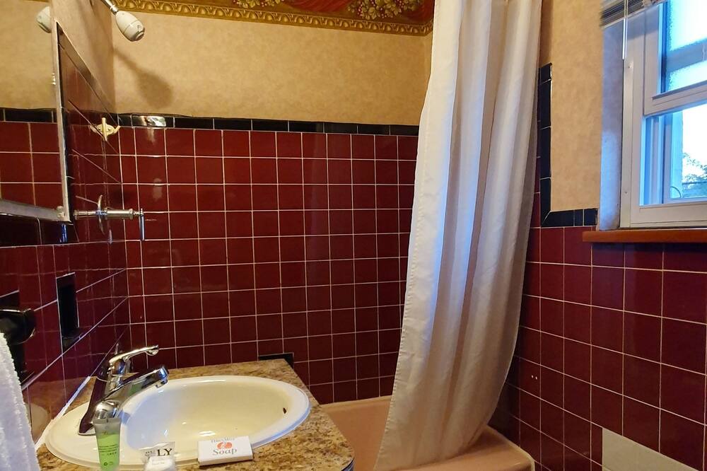 Photo of Bathroom in Fort Erie