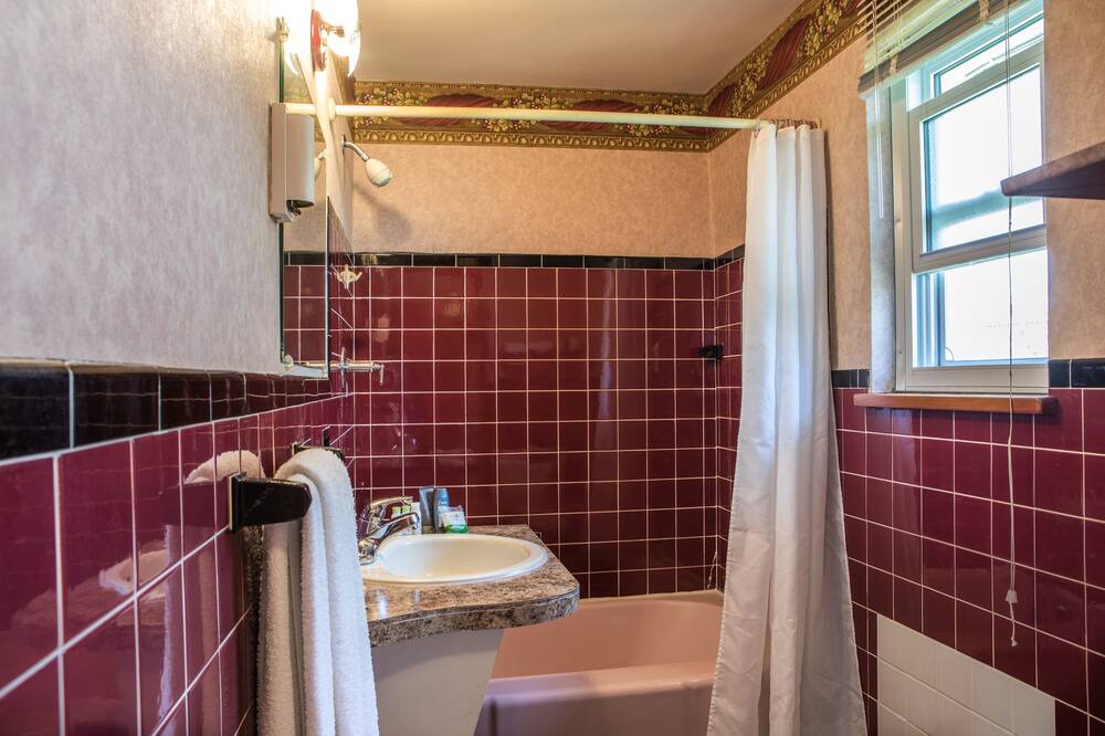 Photo of Bathroom in Fort Erie