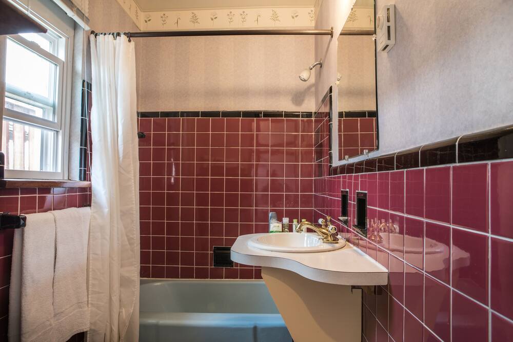 Photo of Bathroom in Fort Erie