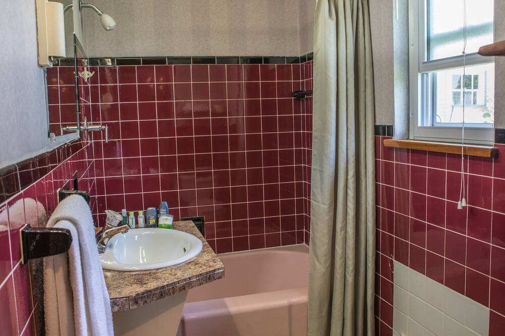 Photo of Bathroom in Fort Erie