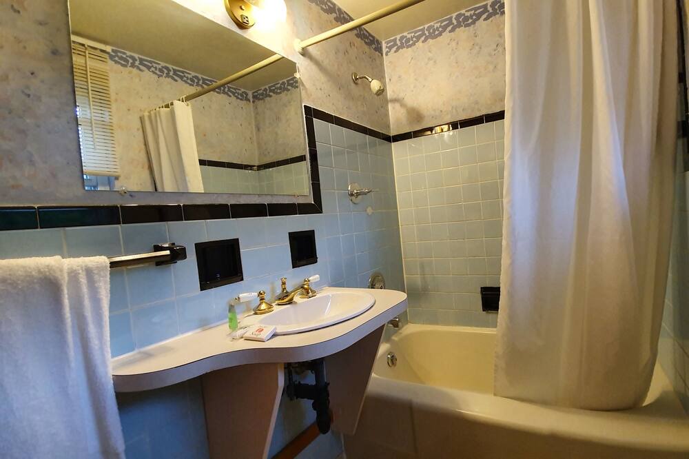 Photo of Bathroom in Fort Erie
