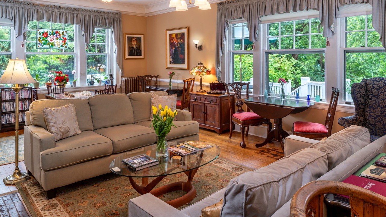Photo of Livingroom in Historic Montford