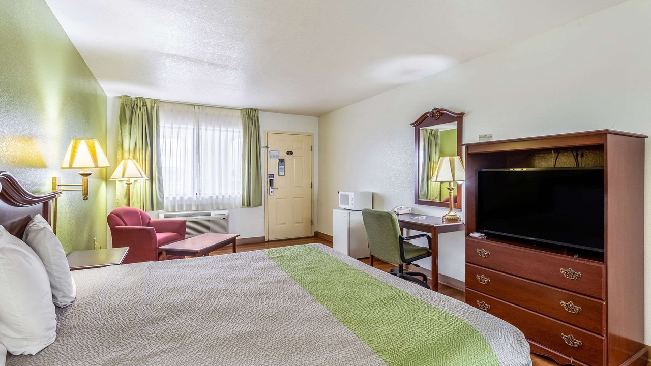 Photo of Bedroom in Santa Rosa
