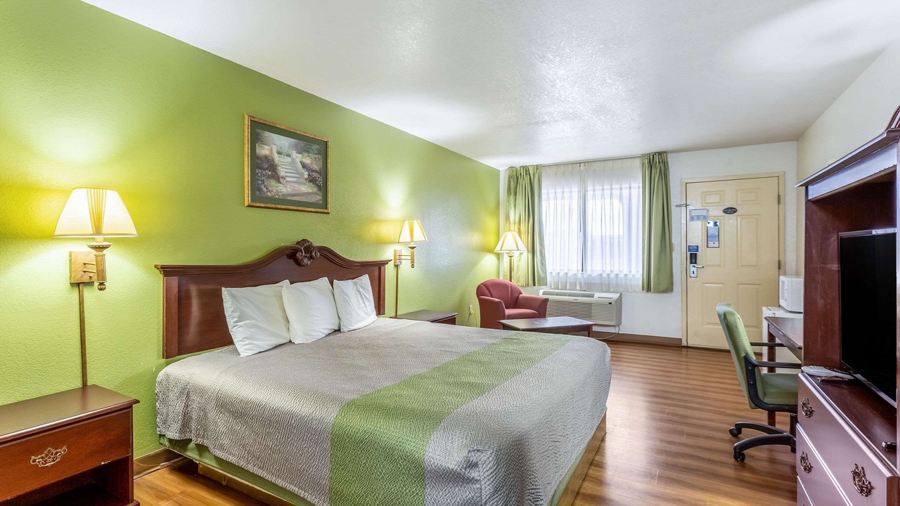 Photo of Bedroom in Santa Rosa