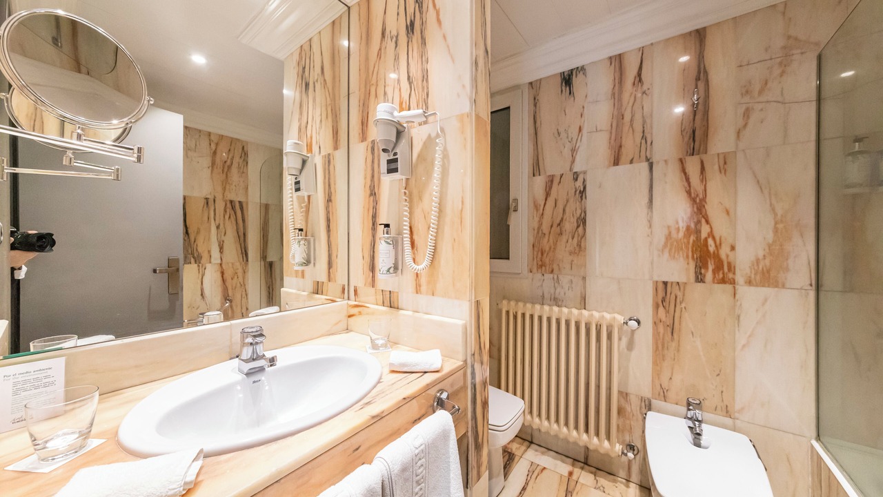 Photo of Bathroom in Pamplona City Centre