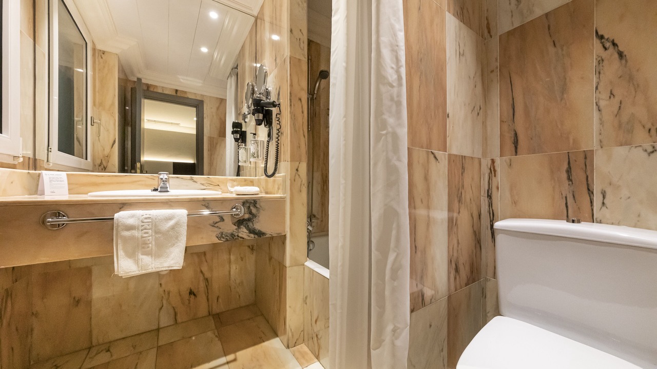 Photo of Bathroom in Pamplona City Centre