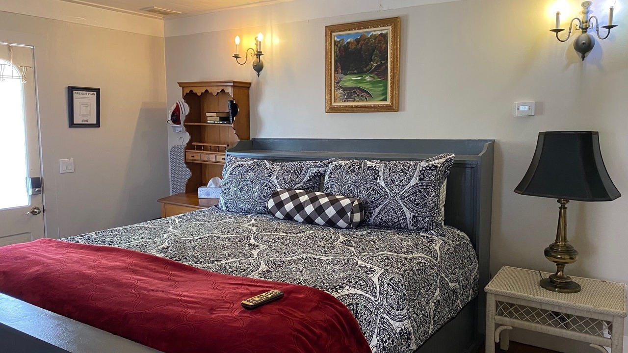 Photo of Bedroom in Dahlonega