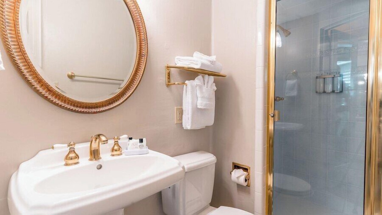 Photo of Bathroom in Golden Rectangle
