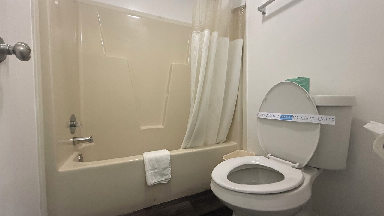 Photo of Bathroom in Calhoun