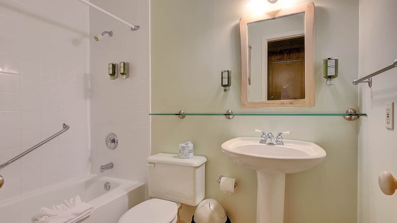 Photo of Bathroom in Jacksons Point